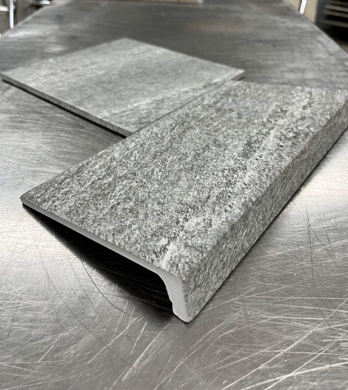 SUPERGRES FORTH QUARZITE GRIGIA ELLE BULLNOSE COPING 300x150X40mm